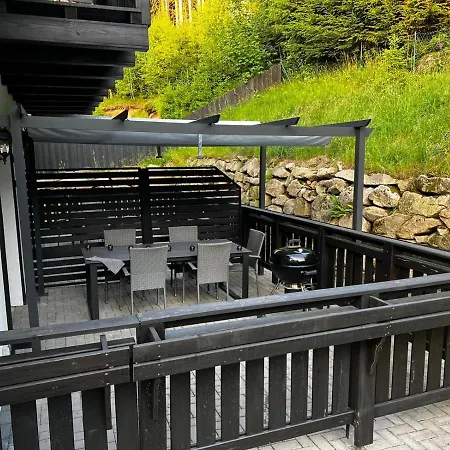 Apartalala, Z Ogrodem