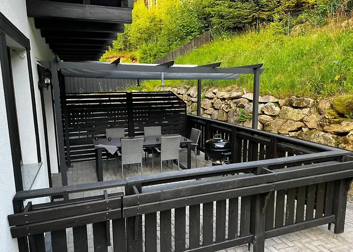 Apartalala, Z Ogrodem